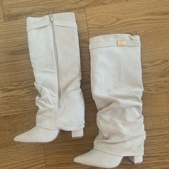 Shoes - Elegant Cream Heeled Boots